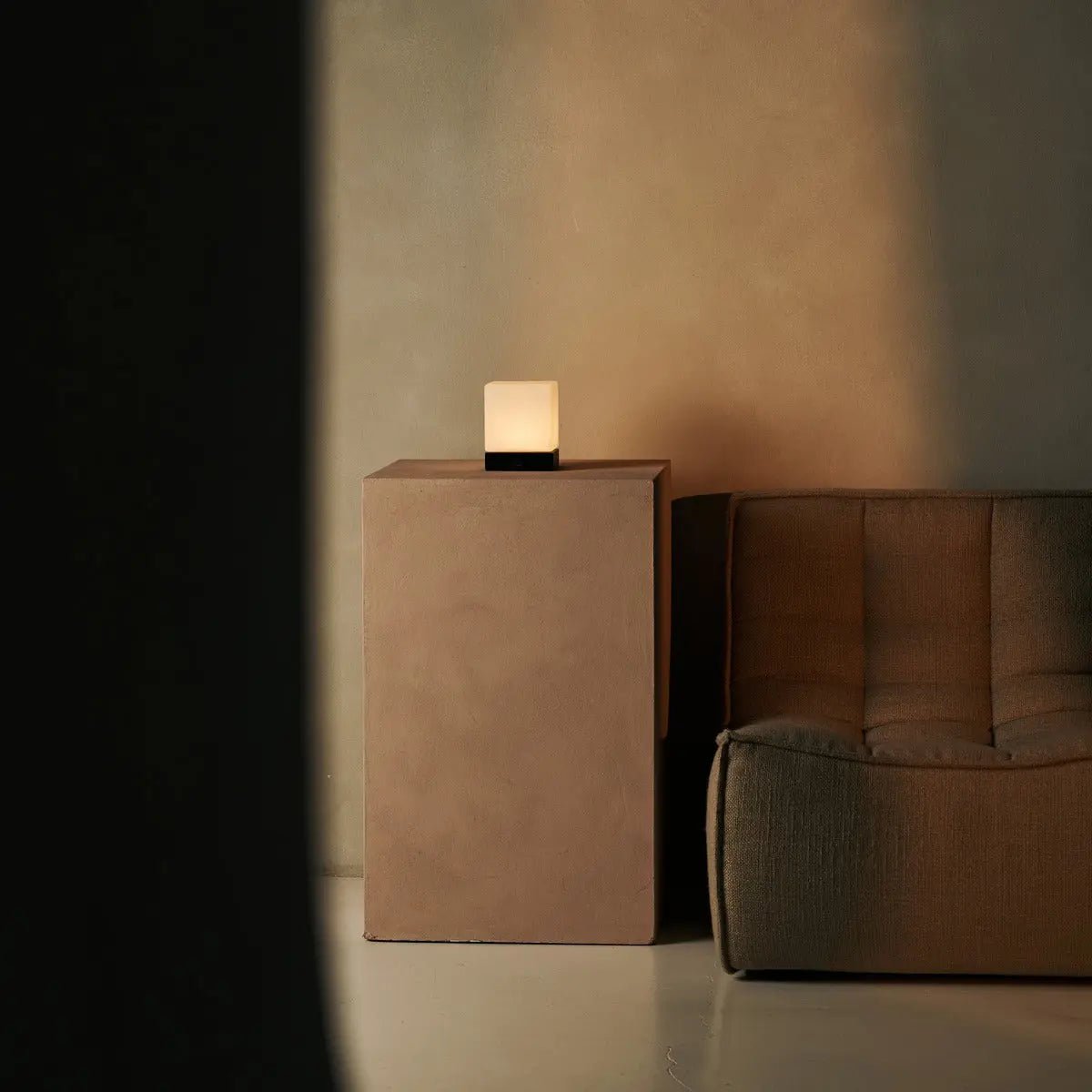 Wooden lamp 'Yce Black' with frosted glass, cube - rechargeable, dimmable, 100-hour battery