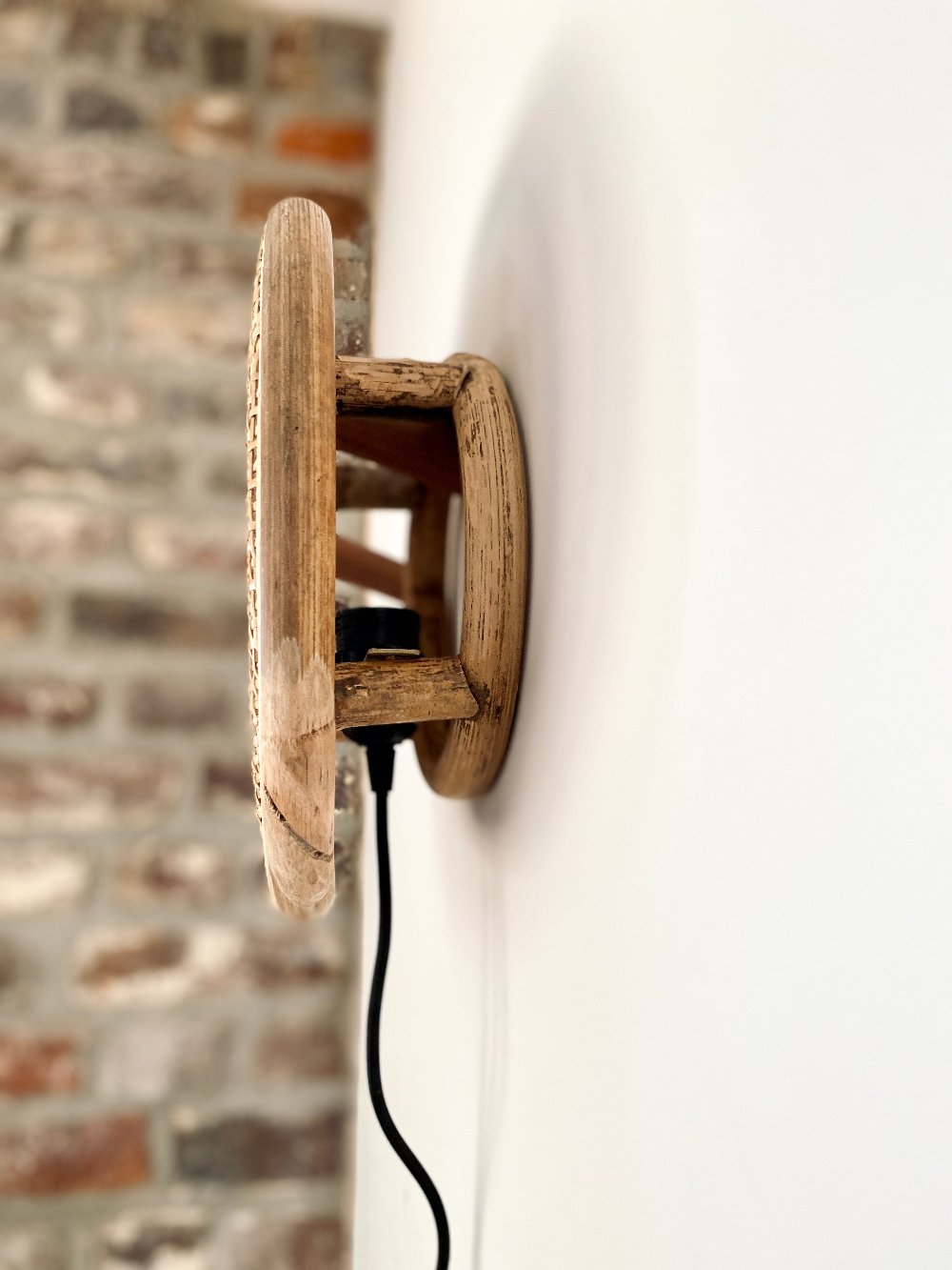 Runde Wandleuchte aus Rattan