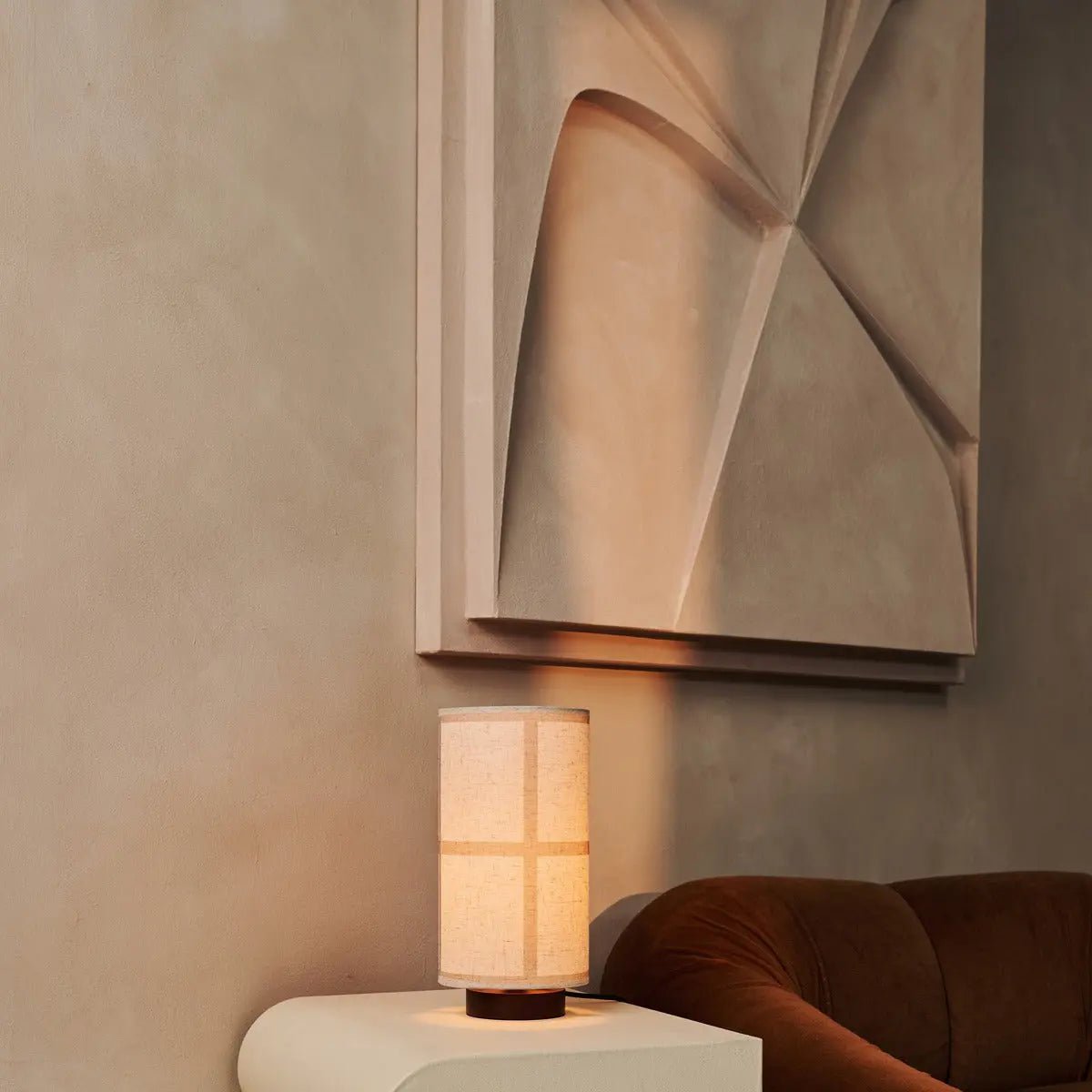 Tischlampe 'Sakura' mit Leinenschirm, handgefertigte und stilvolle Beleuchtung