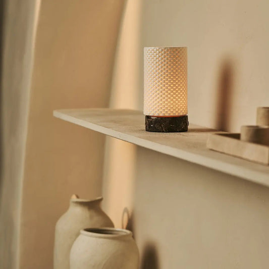 Wiederaufladbare Tischlampe 'Luna Marmor ' in 3D-gedrucktem Porzellan - schnurlos, dimmbar