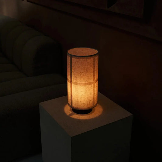 Tischlampe 'Sakura' mit Leinenschirm, handgefertigte und stilvolle Beleuchtung