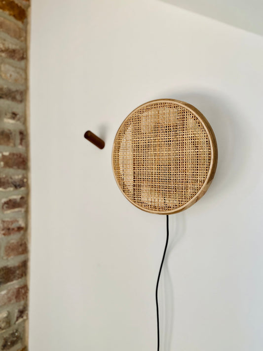 Runde Wandleuchte aus Rattan