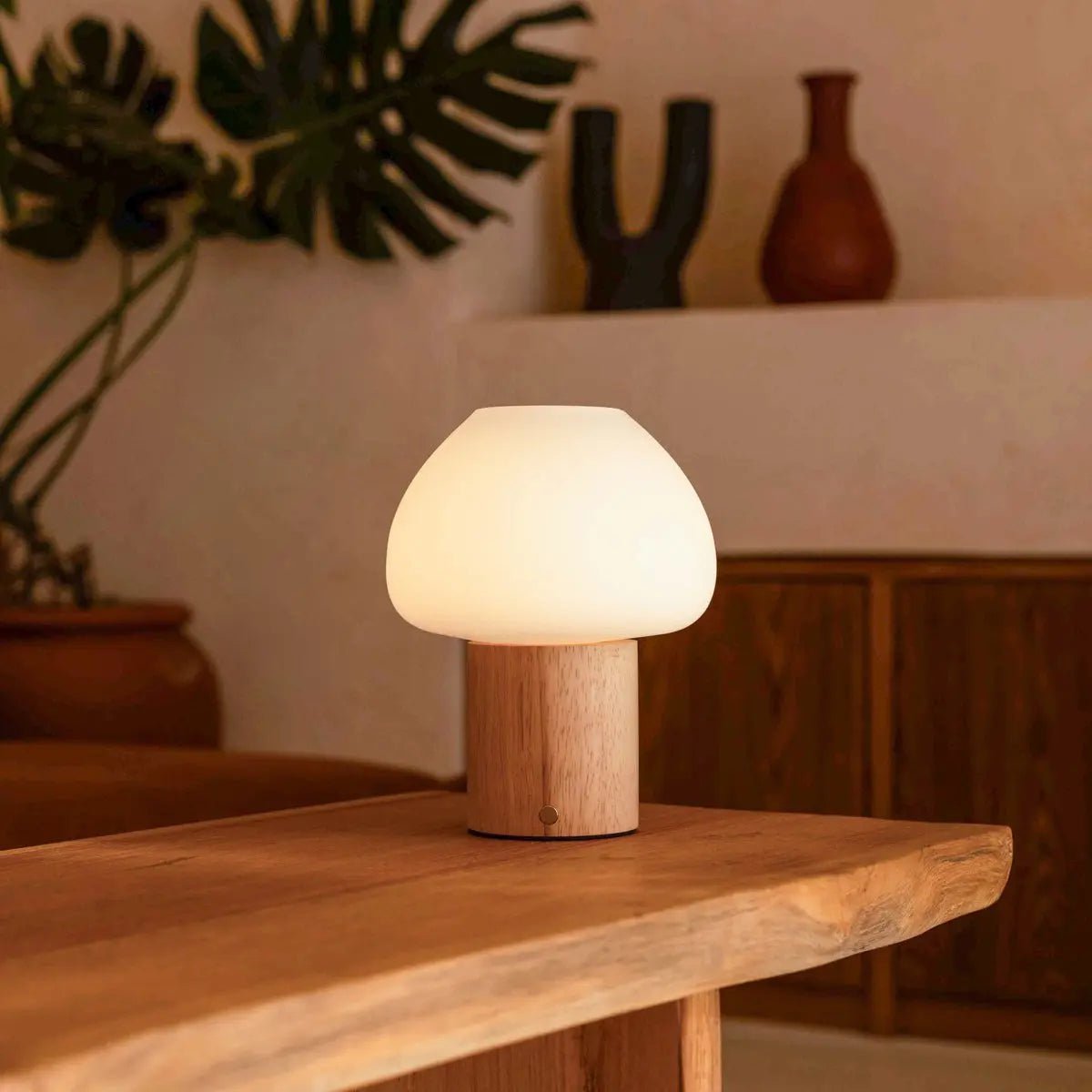 Wooden table lamp 'Fynn' - rechargeable, dimmable