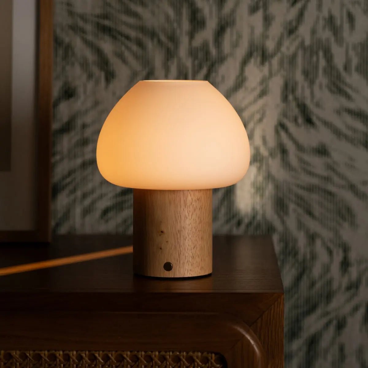Wooden table lamp 'Fynn' - rechargeable, dimmable