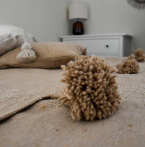 Pompondecke, beige