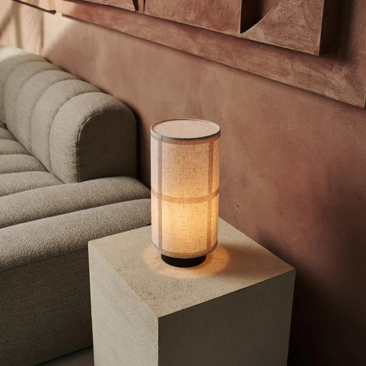 Tischlampe 'Sakura' mit Leinenschirm, handgefertigte und stilvolle Beleuchtung