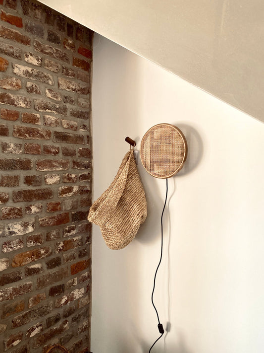 Runde Wandleuchte aus Rattan