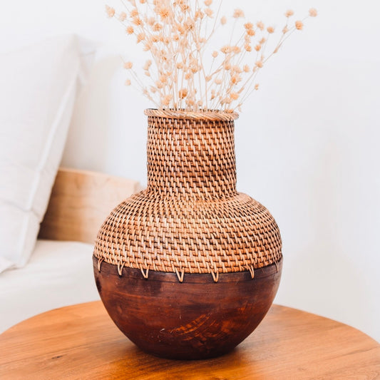 Boho Decor Vase aus geflochtenem Rattan und Holz, KAMARI - braun