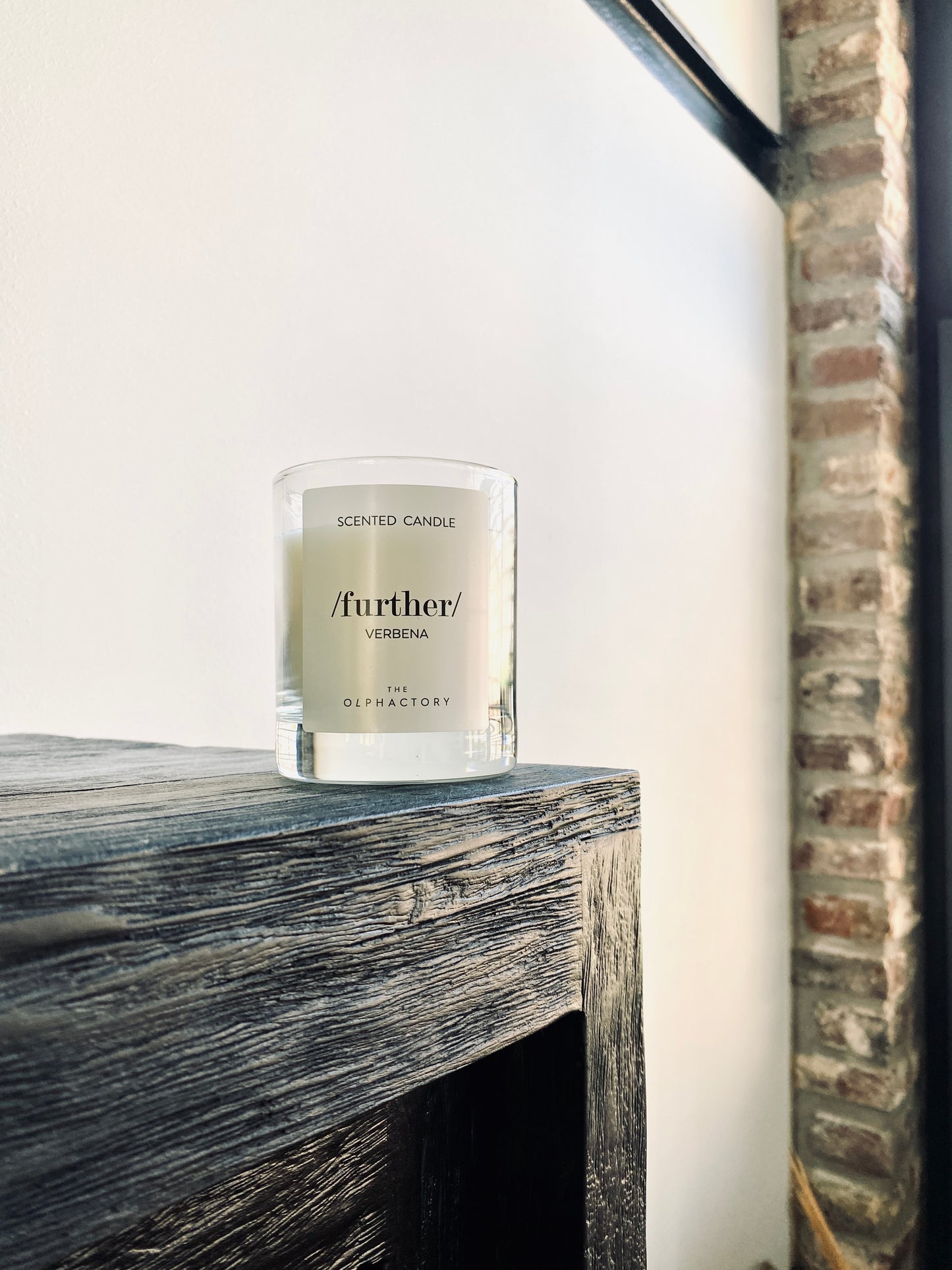 Duftkerze im Glas mit Holzdeckel
