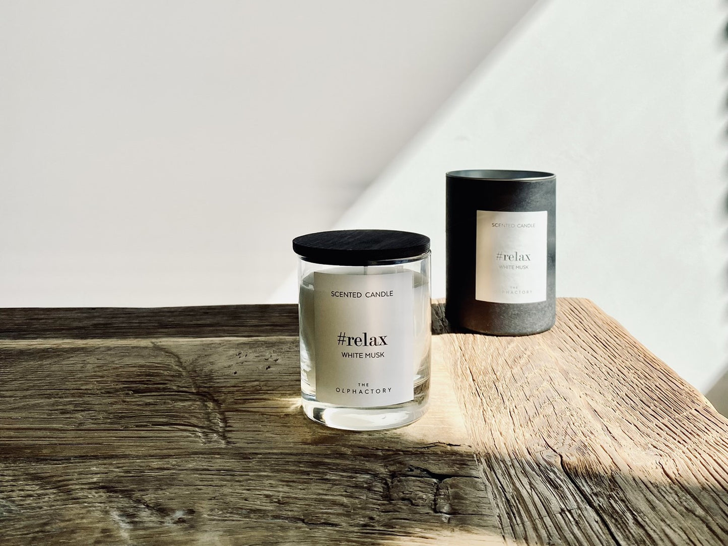 Duftkerze im Glas mit Holzdeckel