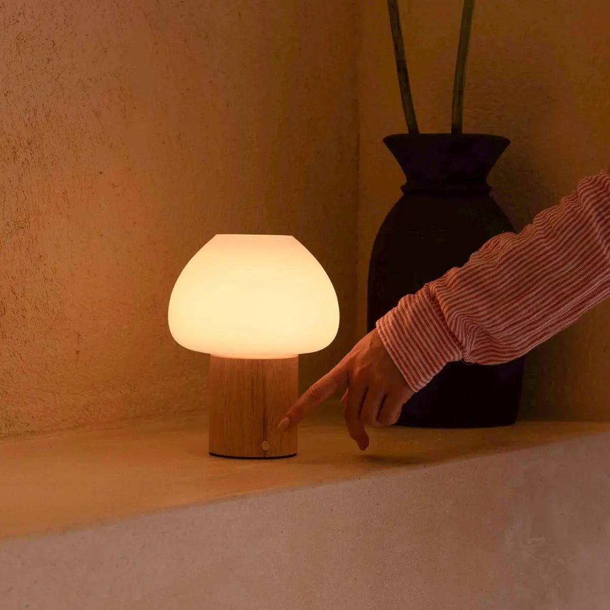 Wooden table lamp 'Fynn' - rechargeable, dimmable