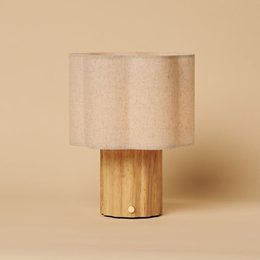 Tischlampe 'Yalisa' aus Holz mit Leinenschirm - wiederaufladbar, dimmbar