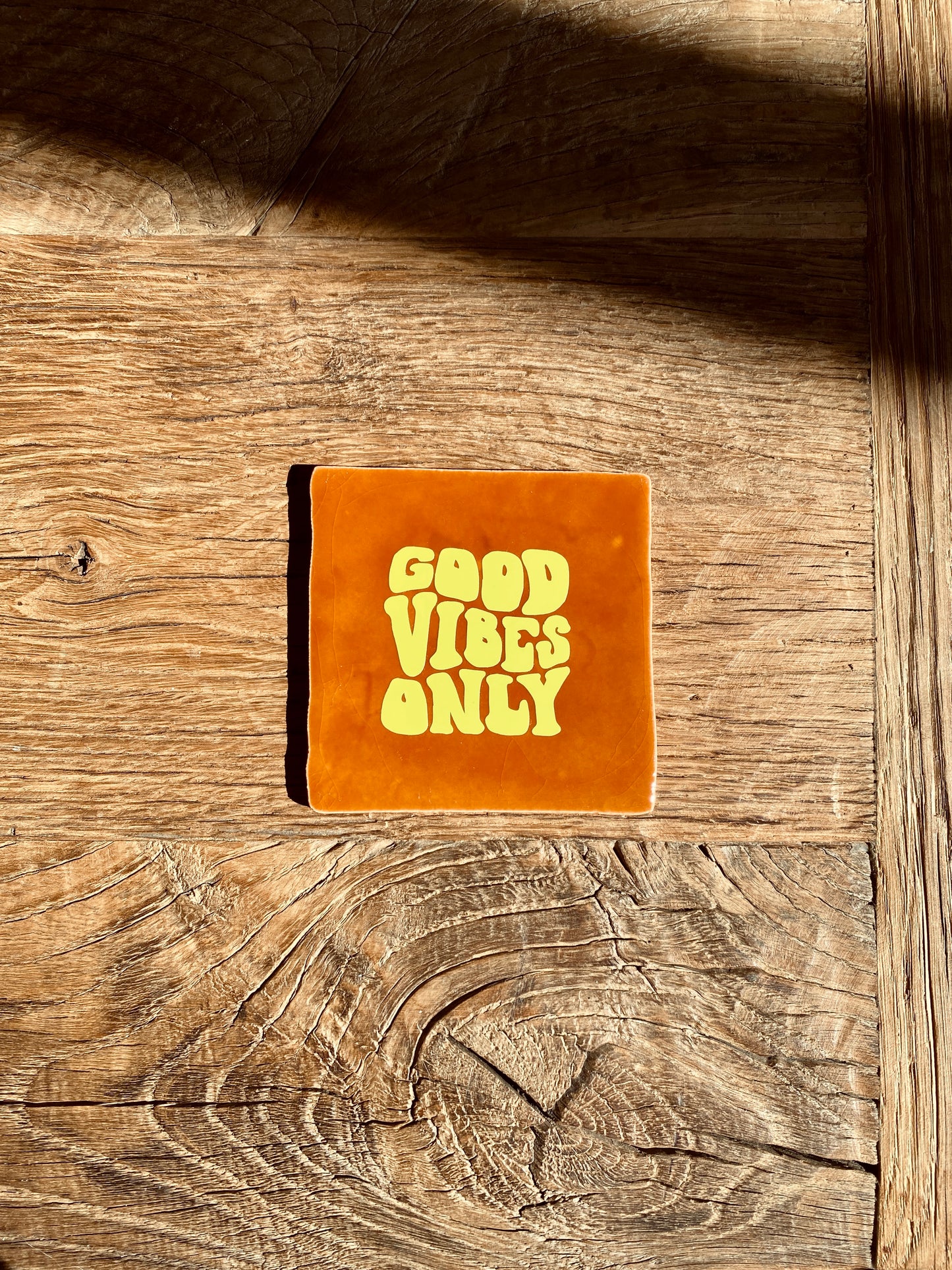 Keramik-Fliese 'happy quotes' - Deko-Kachel, handmade in spain