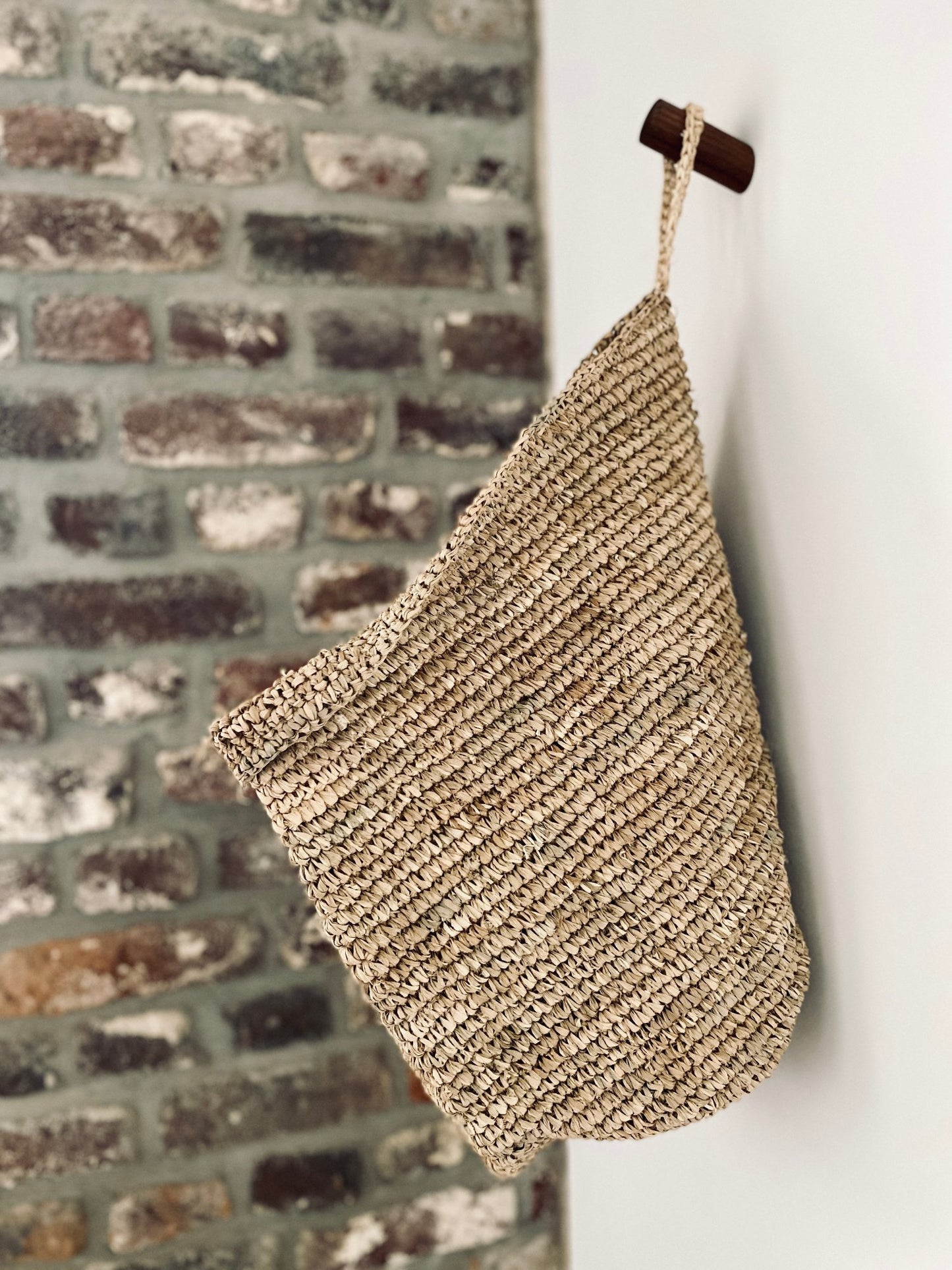 Wandkorb UTARA - Hängender Aufbewahrungskorb aus Bast