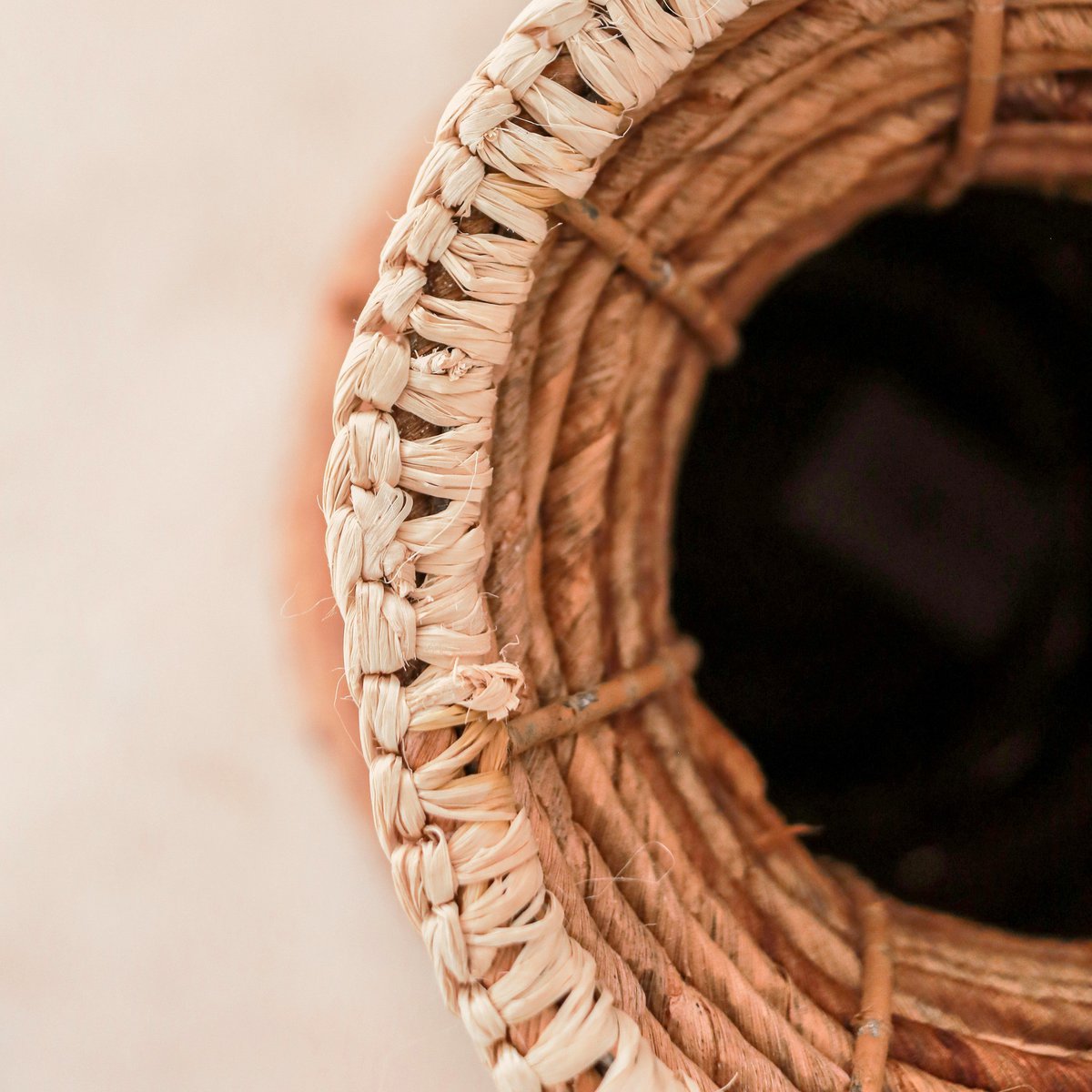 Geflochtene Boho Vase TUMBAK aus Bananenfaser und Bast