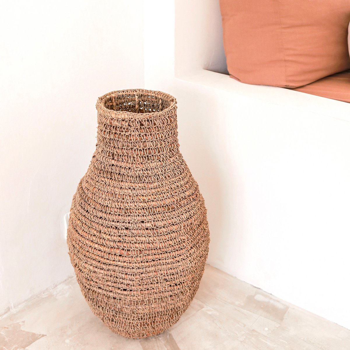 Gewebte Boho-Vase SAKRA aus Bananenfasern und Bast