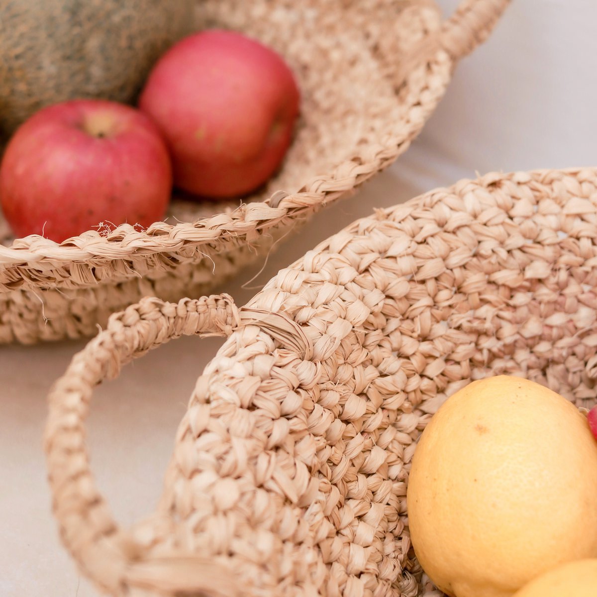 Gewebte Bastschale, Obstschale aus leichten Naturfasern - Brotkorb RAGA (2 Größen)