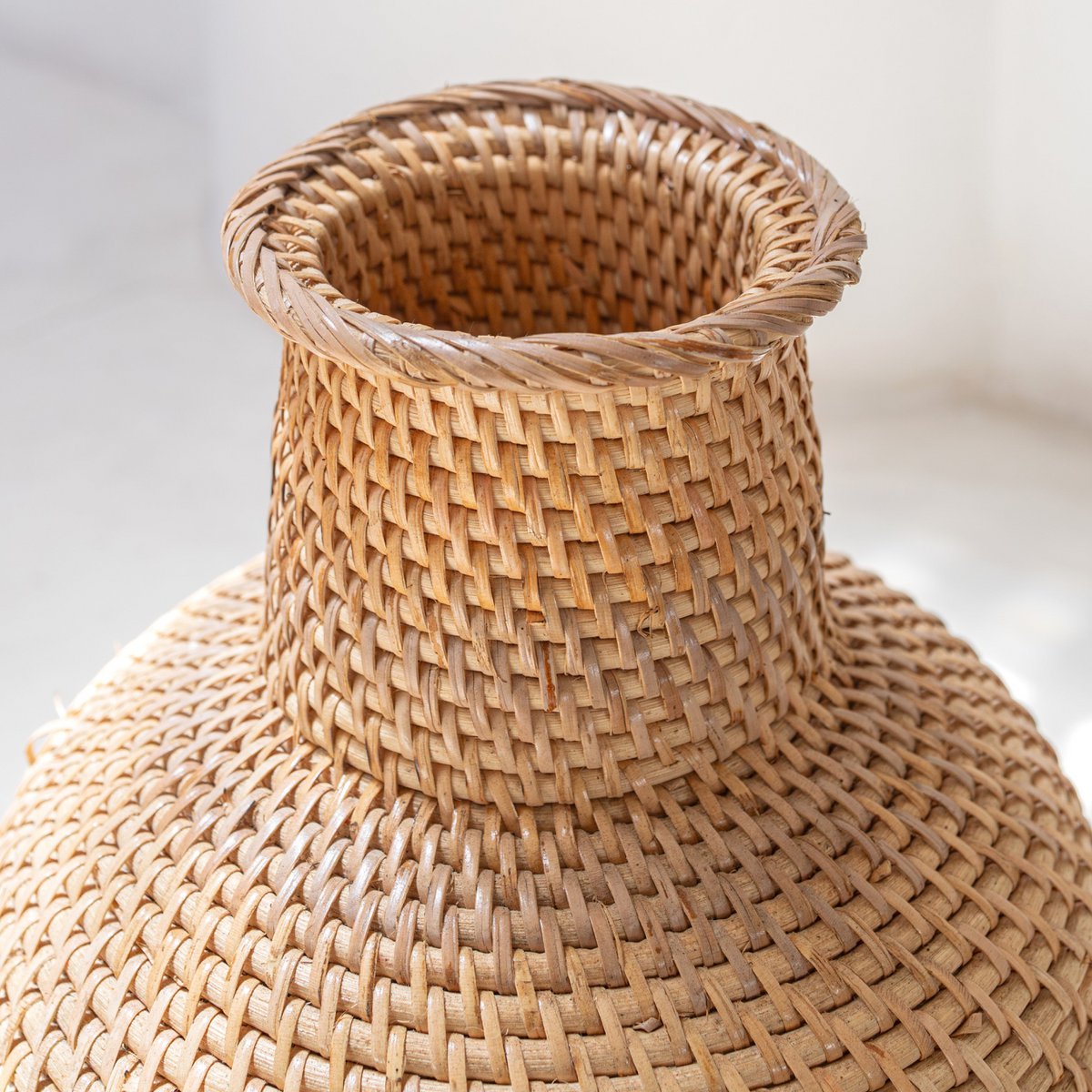 Woven boho vase KAMARI made of rattan and wood