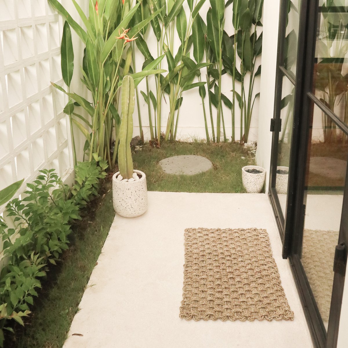 Seagrass rug, 72 x 45 cm, handwoven from natural fibers, NIRAMA doormat