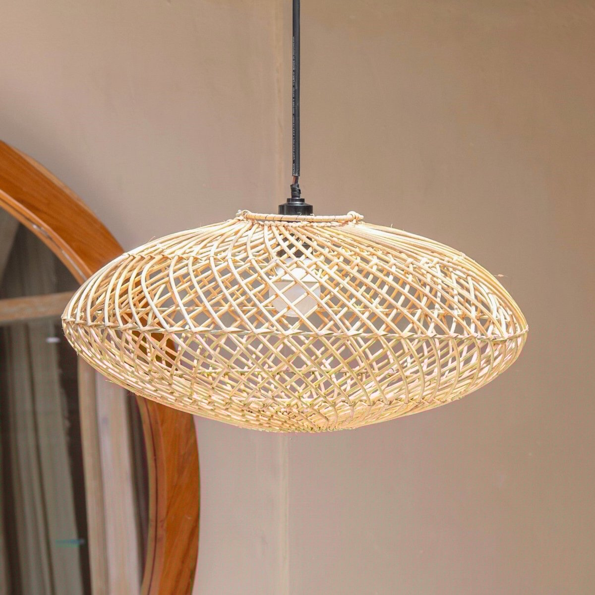 Natürlicher Lampenschirm ARANA, flache Deckenleuchte - Hängelampe aus Rattan