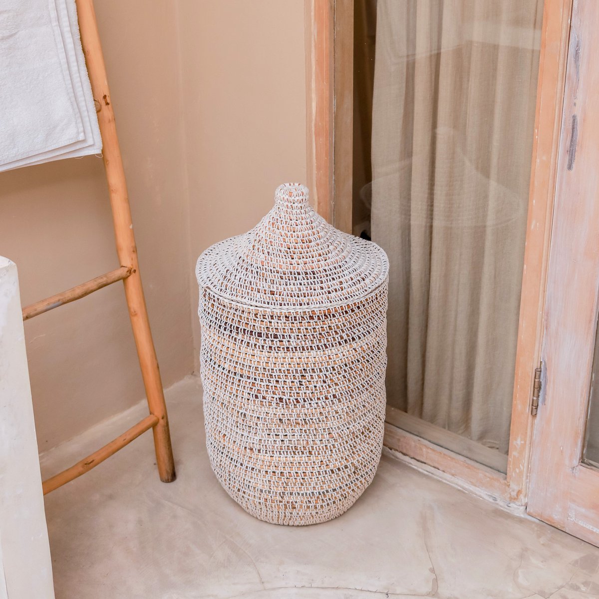 Laundry basket with KAJA lid made of banana fiber