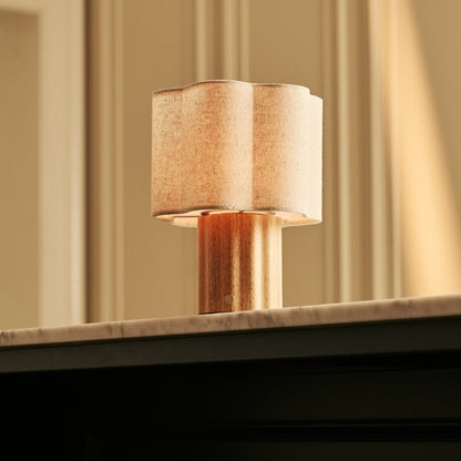 Tischlampe 'Yalisa' aus Holz mit Leinenschirm - wiederaufladbar, dimmbar