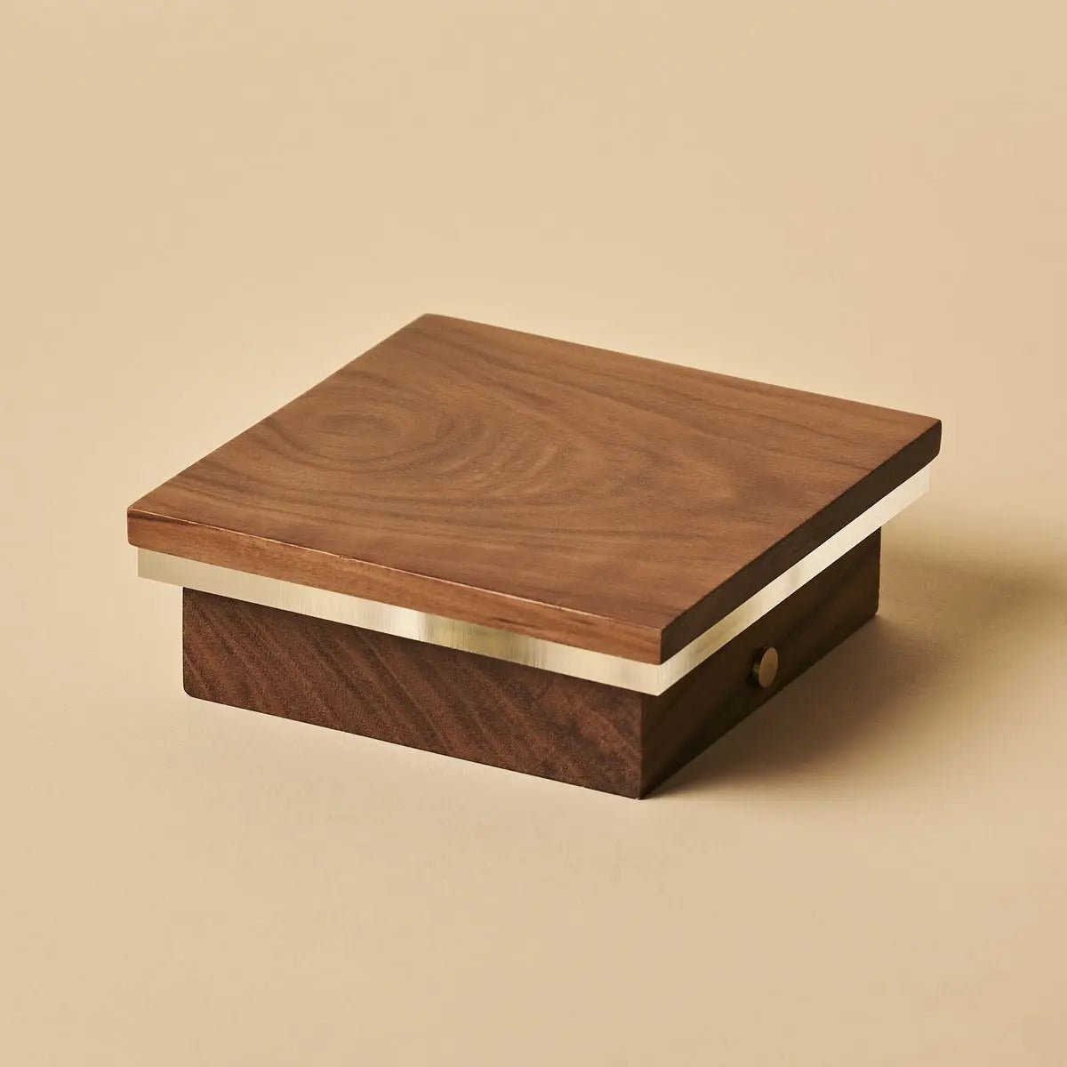 Wandleuchte 'Lane' walnuss - wiederaufladbare, dimmbare, nachhaltige Wandlampe