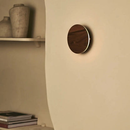 Schnurloses Wandlicht 'Lou' walnuss - wiederaufladbar, dimmbare, nachhaltig
