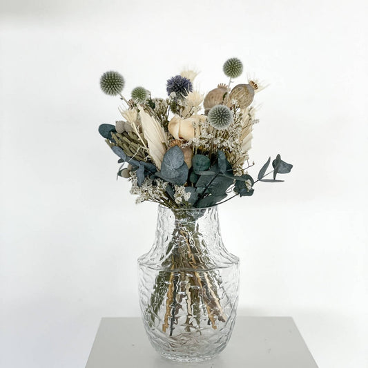 Anticipation: Spherical dried flower bouquet with a modern touch