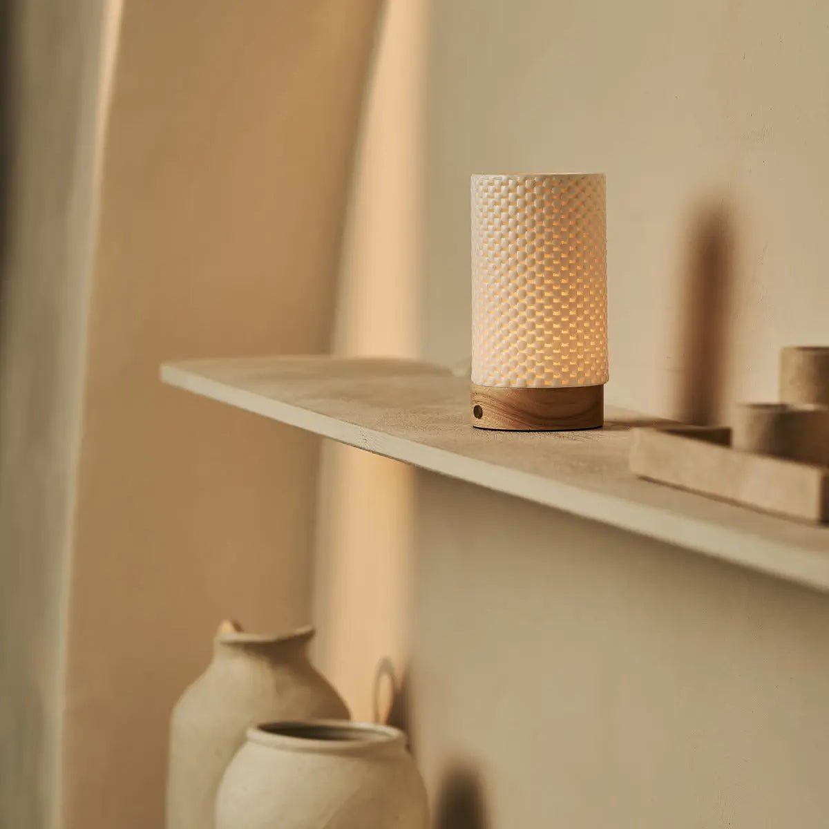 Tischlampe 'Luna' in 3D-gedrucktem Porzellan - schnurlos, wiederaufladbar, dimmbar