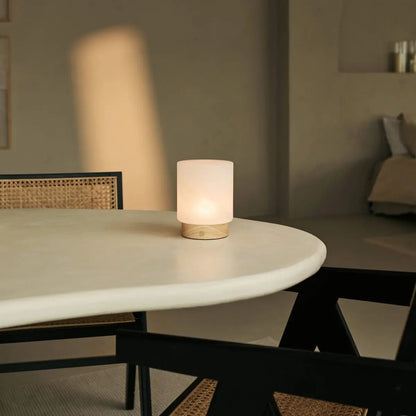 Holztischlampe 'Pien' mit Glasschirm - wiederaufladbar, dimmbar