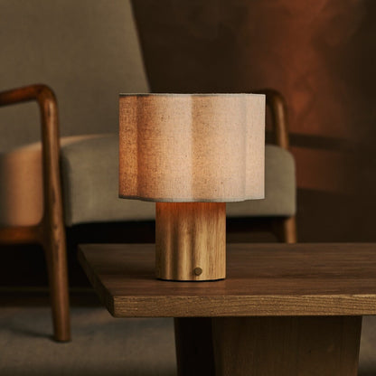 Tischlampe 'Yalisa' aus Holz mit Leinenschirm - wiederaufladbar, dimmbar
