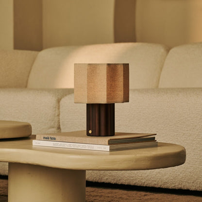 Tischlampe 'Eloïsa' aus Holz mit Leinenschirm - wiederaufladbar, dimmbar