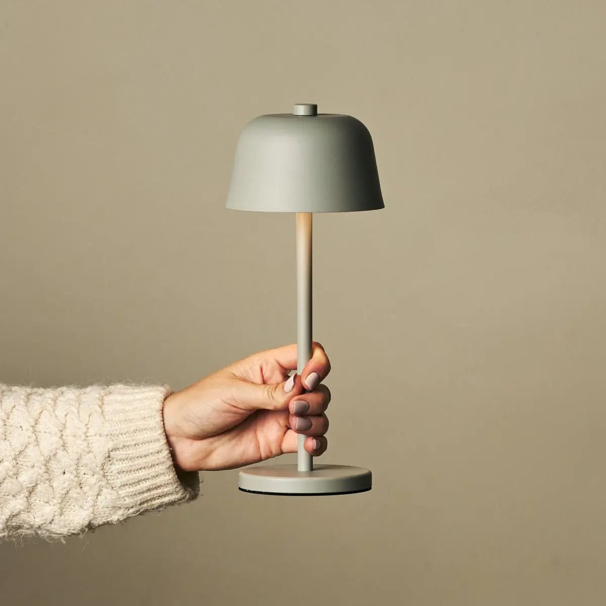 Wiederaufladbare Tischlampe 'Anton Shadow Grey' - Stilvolle und schnurlose Beleuchtung