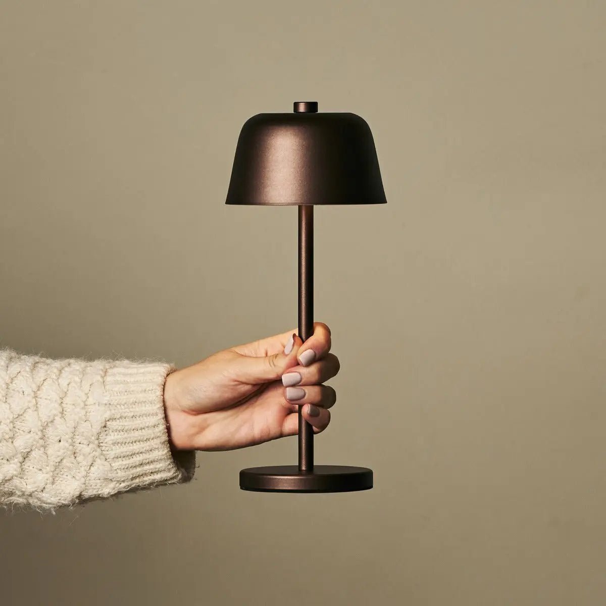 Tischlampe 'Anton' Espresso Brown - wiederaufladbare, kabellose Beleuchtung