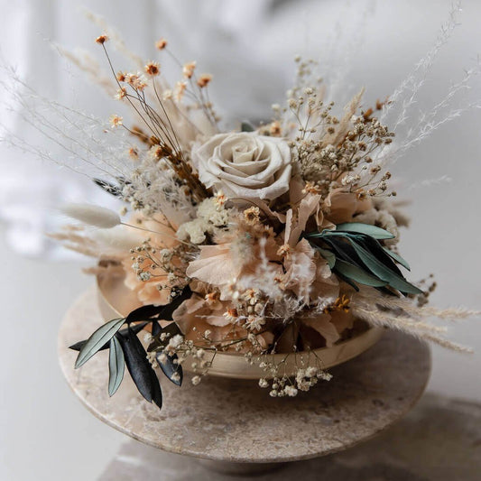 Airy lightness: High-quality dried flower arrangement with roses and lavender
