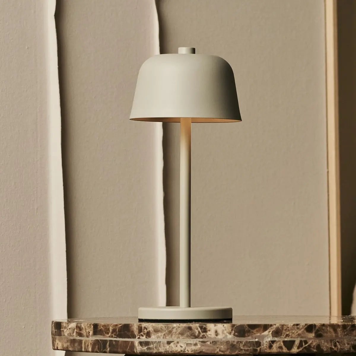 Wiederaufladbare Tischlampe 'Anton Shadow Grey' - Stilvolle und schnurlose Beleuchtung