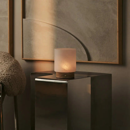 Holztischlampe 'Pien' mit Glasschirm - wiederaufladbar, dimmbar