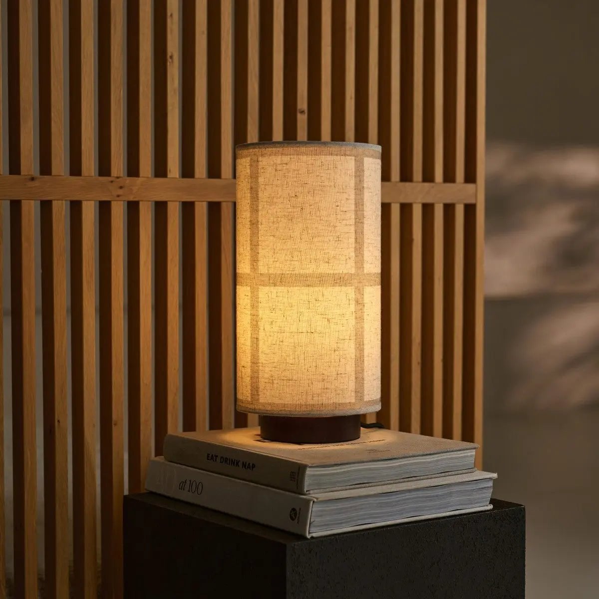 Dunkelbraune Tischlampe 'Sakura', Leinenmix-Schatten und stilvolle Beleuchtung