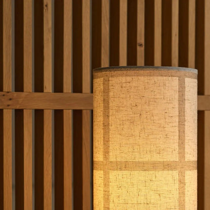 Dunkelbraune Tischlampe 'Sakura', Leinenmix-Schatten und stilvolle Beleuchtung