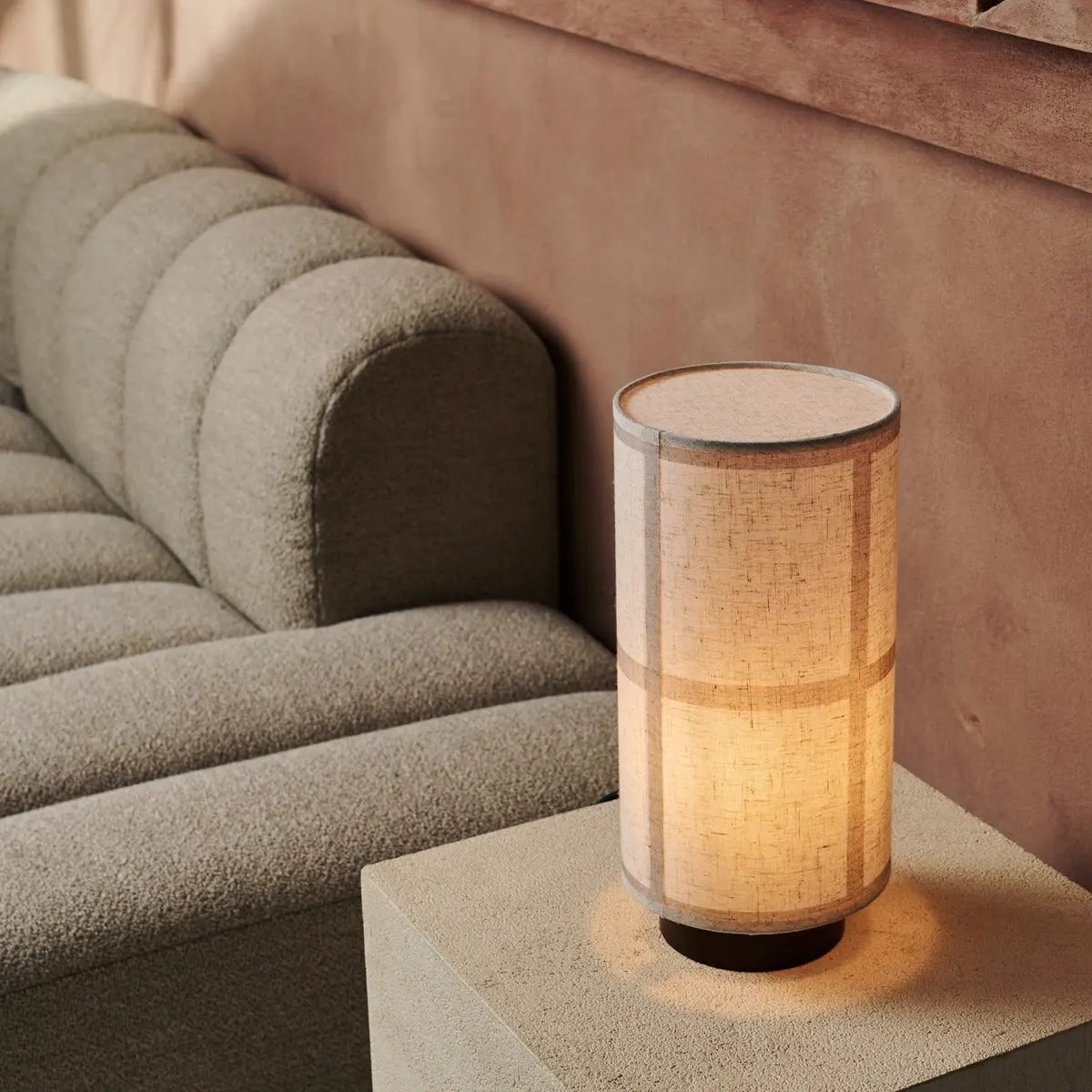 Dunkelbraune Tischlampe 'Sakura', Leinenmix-Schatten und stilvolle Beleuchtung
