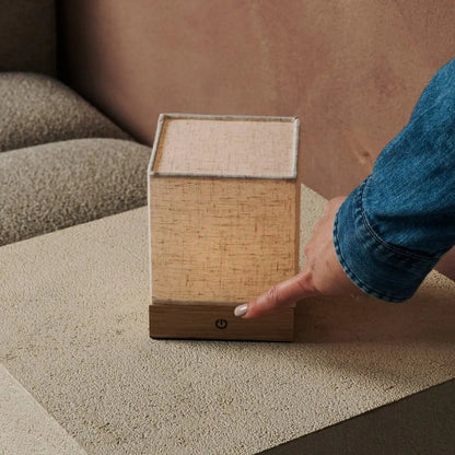 Lampe mit Holz und Leinen 'Zano' - Stimmungsbeleuchtung, LED -Tischlampe, wiederaufladbar