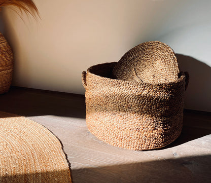 Large laundry basket with lid UMBUL made of brown water hyacinth - woven storage basket