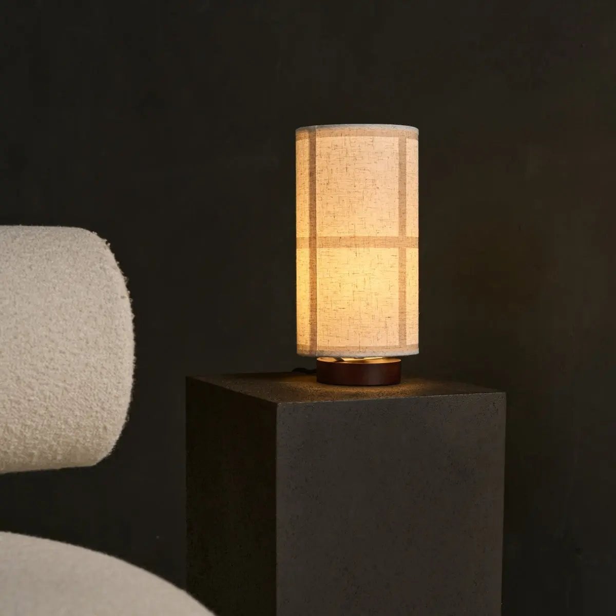 Dunkelbraune Tischlampe 'Sakura', Leinenmix-Schatten und stilvolle Beleuchtung
