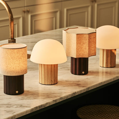 Tischlampe 'Yalisa' aus Holz mit Leinenschirm - wiederaufladbar, dimmbar