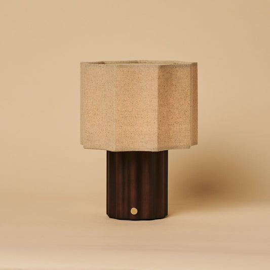 Tischlampe 'Eloïsa' aus Holz mit Leinenschirm - wiederaufladbar, dimmbar