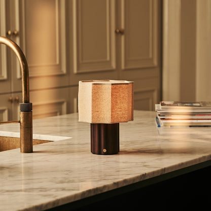 Tischlampe 'Eloïsa' aus Holz mit Leinenschirm - wiederaufladbar, dimmbar