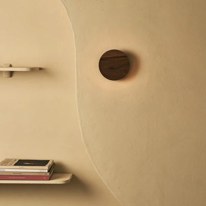 Schnurloses Wandlicht 'Lou' walnuss - wiederaufladbar, dimmbare, nachhaltig