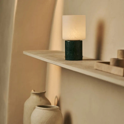 Wiederaufladbare Mamor-Tischlampe 'CuYP Green / Verde Alpi' - kabellos, 3 Lichtmodi