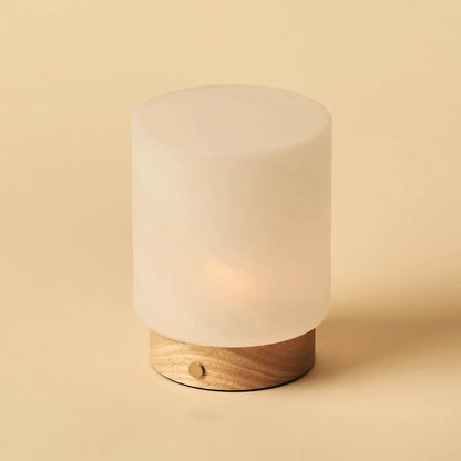 Holztischlampe 'Pien' mit Glasschirm - wiederaufladbar, dimmbar